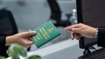 رسوم تجديد الجواز السعودي للمقيمين مع الشروط 1443
